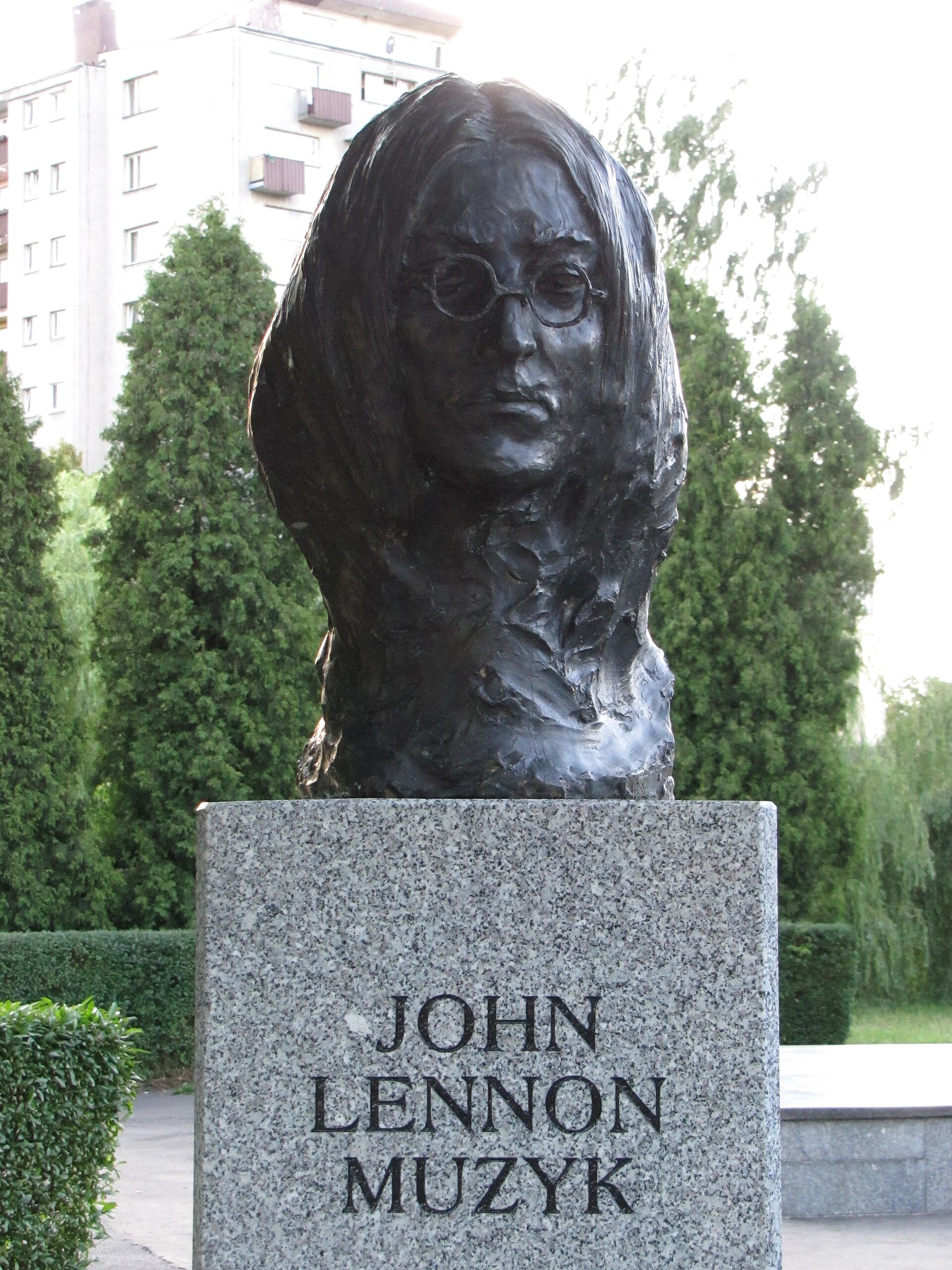 Bronze bust of John Lennon on a granite pedestal in the Aleja Sław, Kielce, photographed in June 2011
